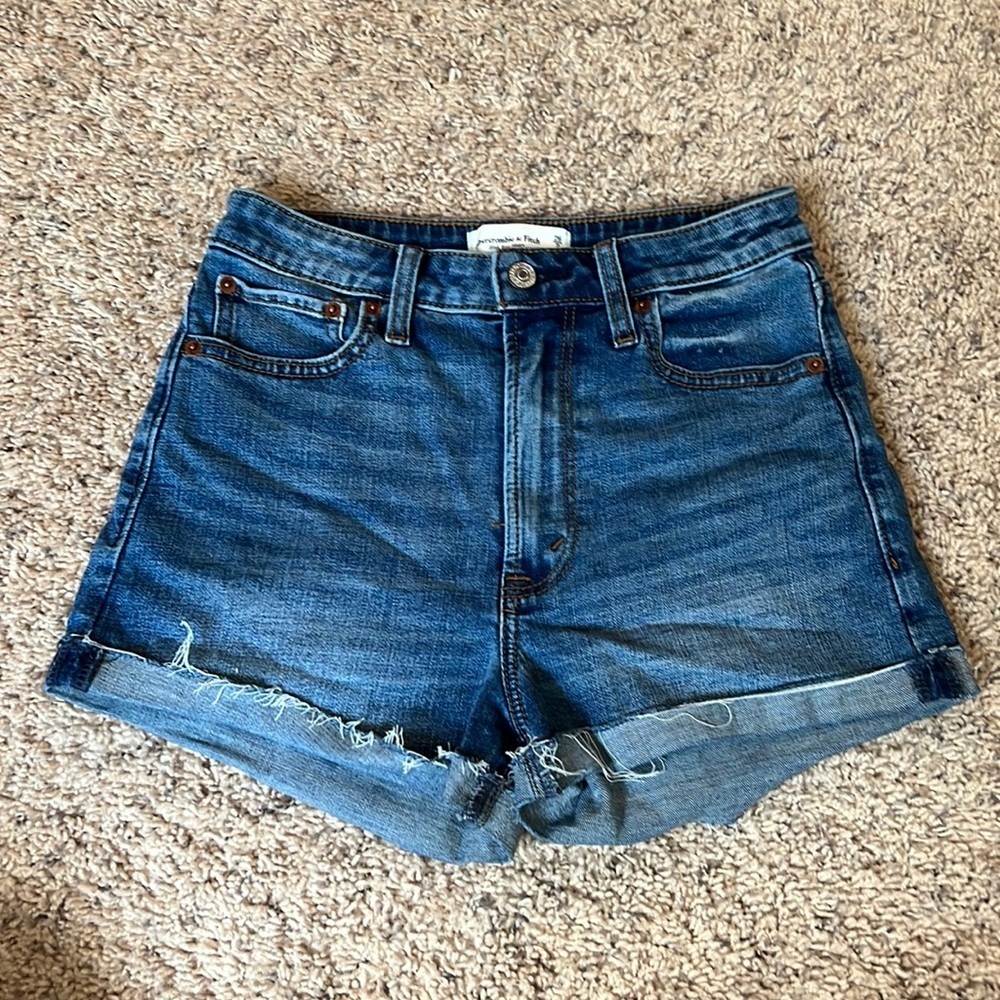 Abercrombie high rise shorts - Size 26/2